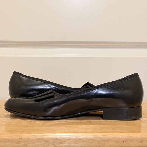 Bow-Tie 6 1/2 Men's Leather Loafers with Black Bows and Skull and Crossbones - Picture 9 of 16